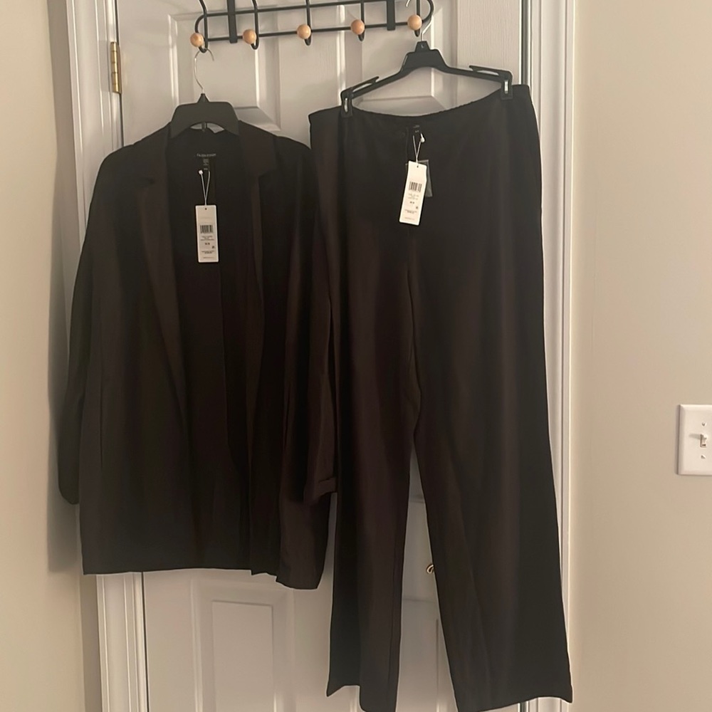 NWT Eileen Fisher Two Piece linen suit. Black. M
